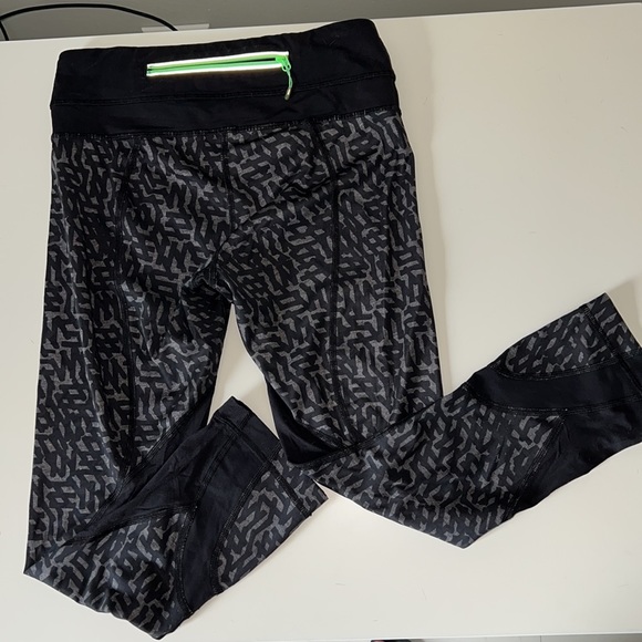Lululemon Run Inspire Crop II Block-It Pocket
Heathered Net Pop Black size 4 - Picture 12 of 15